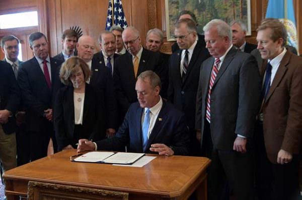 Secretary Ryan Zinke signing Secretarial Orders for sportsmen and women on day one (Source: Department of the Interior)