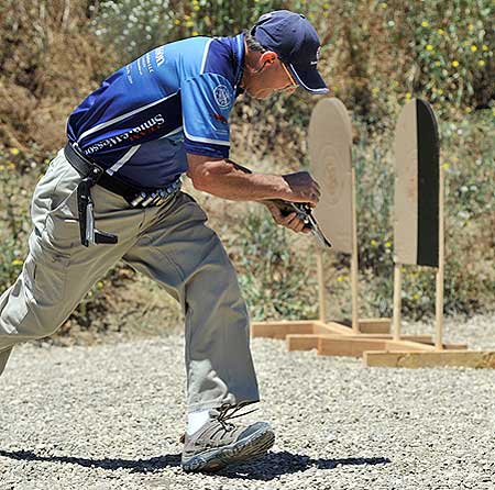 Elliot Aysen Reloading at 2010 Smith & Wesson International Revolver Championships