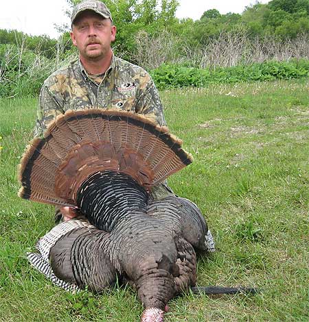 Mossy Oak's Perry Peterson Takes Second Largest Eastern Gobbler On Record