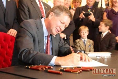 Governor Kasich Signs Restaurant Firearms Carry Into Law