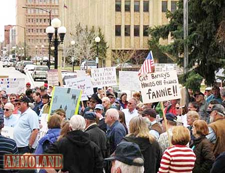 Cheyenne Tea-Party gathered in front of the Wyoming Capital