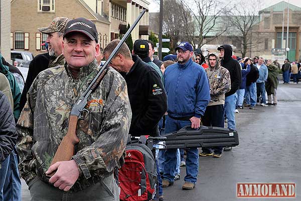 Long Lines at the 2013 Syracuse NY Gun Show