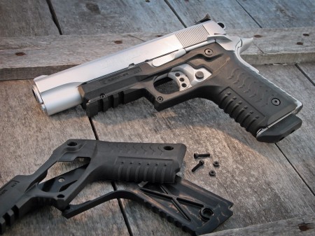 Recover CC3 2-in-1 grip and rail adaptor Recover CC3 2-in-1 grip and rail adaptor