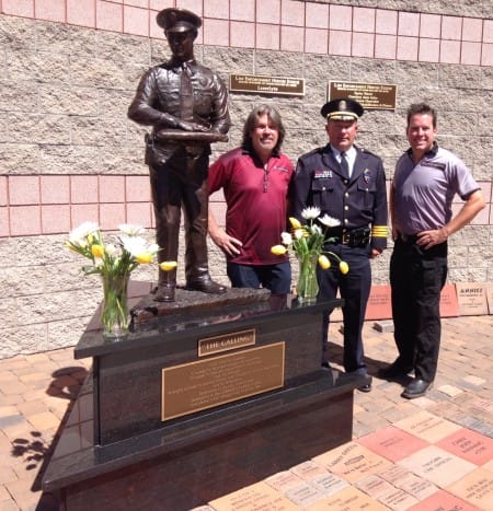 Cottonwood PD AZ Law Enforcement Heroes Statue (l-r) Larry Moore of LaserLyte, Chief Jody Fanning of Cottonwood PD, Aaron Moore of LaserLyte