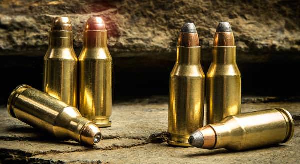 .22 TCM 9R (left) and .22 TCM (right) TCM 9R vs 22 TCM