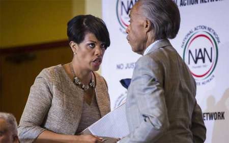 Baltimore Mayor Stephanie Rawlings-Blake chats it up with comrade & race baiter Rev. Al Sharpton