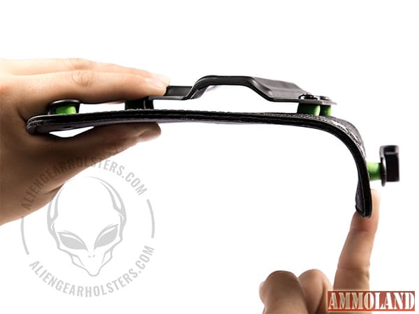 Alien Gear Cloak Tuck 3.0 IWB Holster (Inside the Waistband) Flex Demo Alien Gear Cloak Tuck 3.0 IWB Holster (Inside the Waistband) Flex Demo