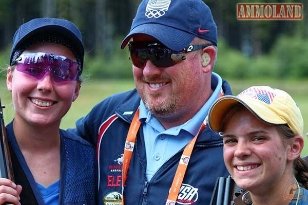 Chad Whittenburg (middle) surrounded by Suhl Junior Cup medalists Emily Hampson (left) & Cheyenne Waldrop (right). Photo courtesy of Förderkreis Wurfscheibe.