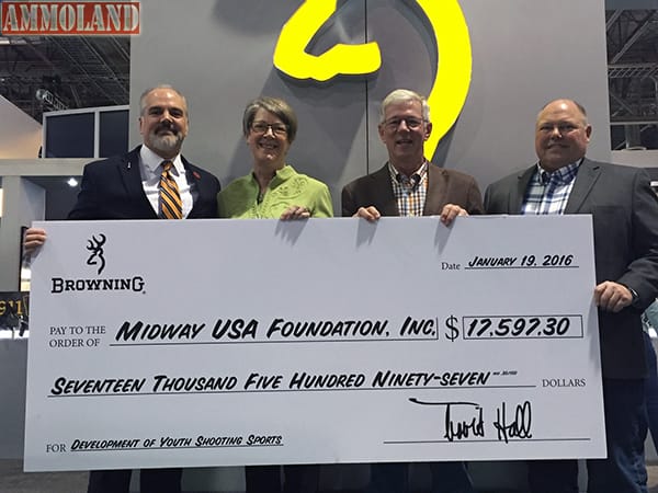 Browning Makes Donation to Midwayusa Foundation in Support of Youth Shooting Sports at the 2016 Shot Show