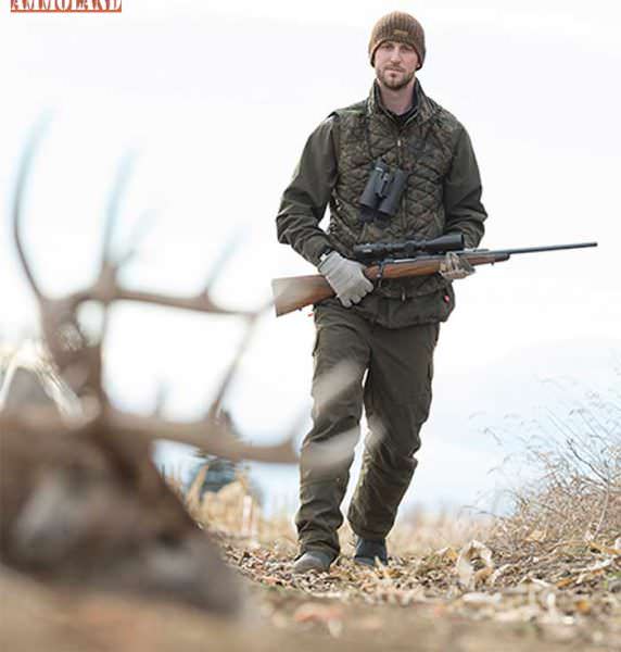 Deer Hunter with Steiner HX Binoculars Deer Hunter with Steiner HX Binoculars