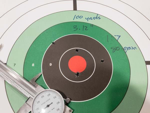 Gruppen auf 100 Yards waren mit den 80-Grain-Geschossen berechenbar. Da es bei diesem Test nicht um Genauigkeit ging, habe ich keine Zeit damit verbracht, mit verschiedenen Pulvern oder Ladungen zu experimentieren.'t about accuracy, I didn't spend any time experimenting with different powders or charges. 