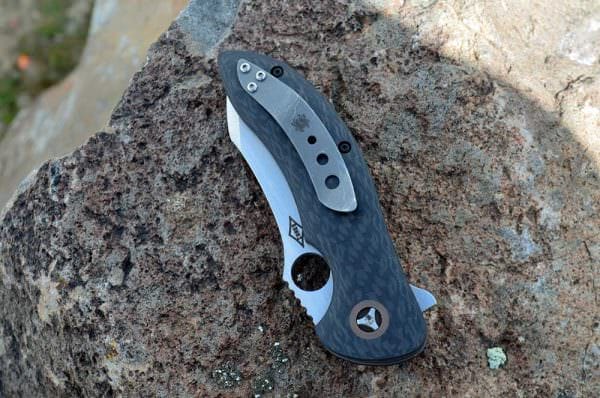 The only other issue we saw with the Spyderco Peter Carey Magnitude Carbon Fiber Knife, although it did not affect us, was the fact that it is only suitable for right-handed, tip-up pocket carry. 