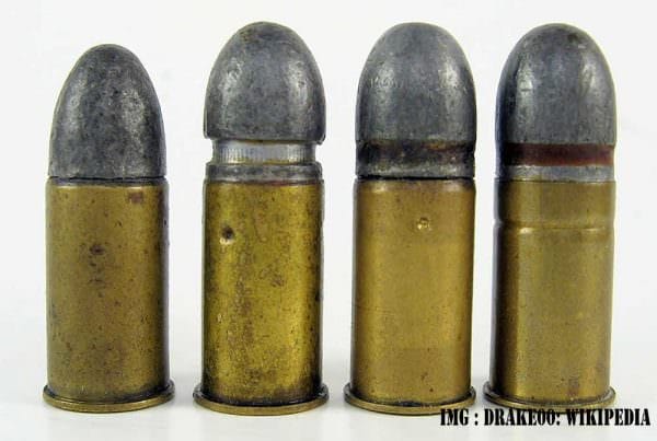 .455 MkII (left) and three .476 MkIII cartridges. The far right is a cordite load, all others are blackpowder.