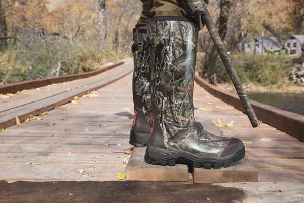 Available in both Mossy Oak Country and Realtree Xtra camouflage patterns, the X-Vantage boot will keep hunters warm and dry in the field.