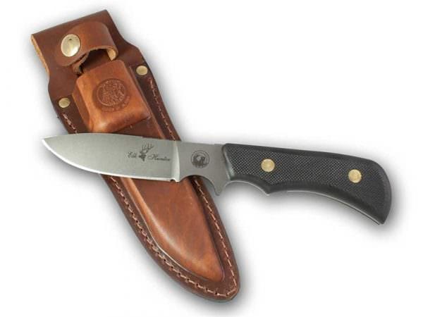 It comes with an American made, vegetable tanned, oiled, split grained cowhide sheath which is dark and a good-looking sheath.