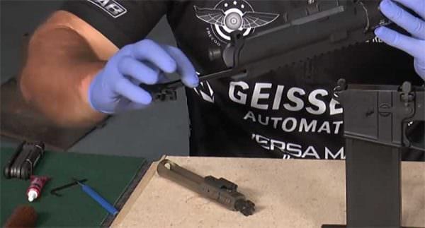 Greasing an Reaction Rod before torque the barrel in place while Building an AR 15 Upper