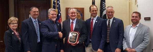 American Knife & Tool Institute Presents Common Sense Award to Senator Mike Crapo