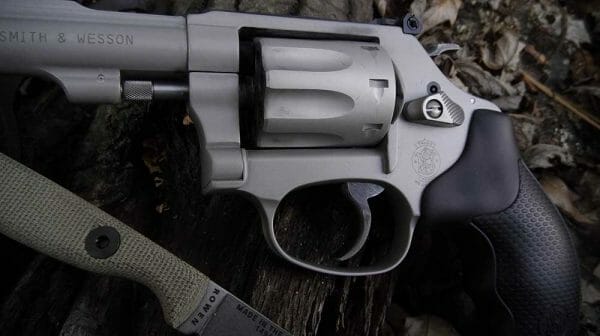 Le pistolet Smith and Wesson 317 Kit est un pistolet à vie.