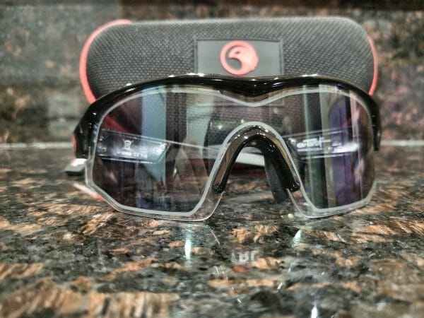 Ctrl Eyewear accomplishes this amazing feat in the sunglasses by something called e-Tint.