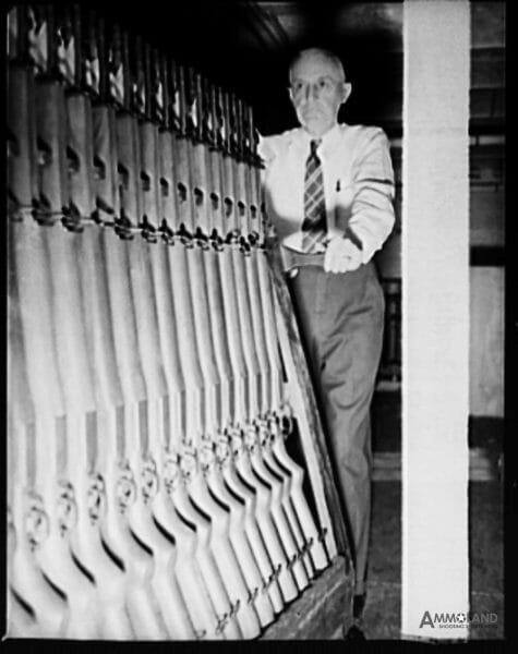 A Rack Of Garand Rifles A Rack Of Garand Rifles : LC-USE6-D-000141