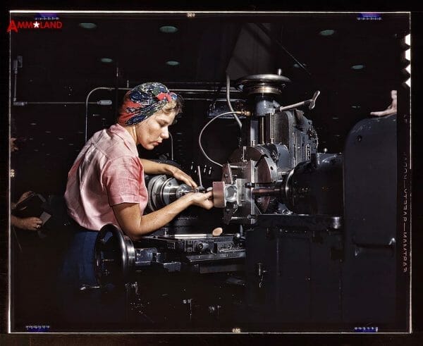 Woman Machinist LC-DIG-fsac-1a35355