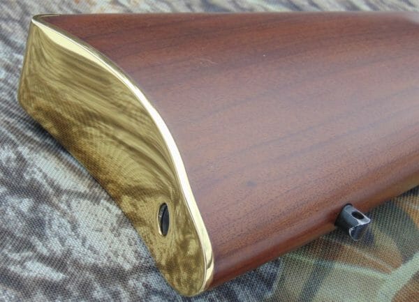 The brass buttplate matches the brass receiver & barrel band nicely.