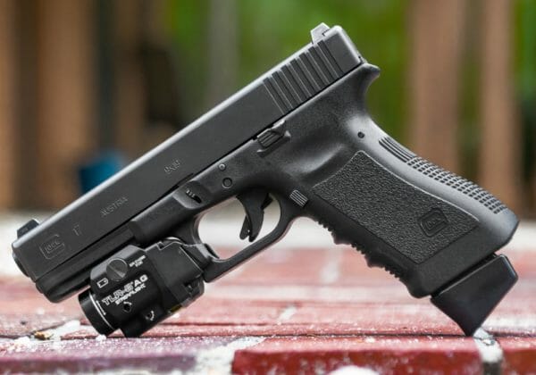 AMELIORER SA SELF-DEFENSE : GLOCK 17 NOIR D'ENTRAINEMENT