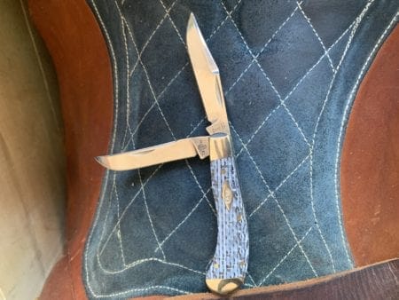 The Case Black & White Fiber Weave Saddlehorn is a nice looking pocket knife.