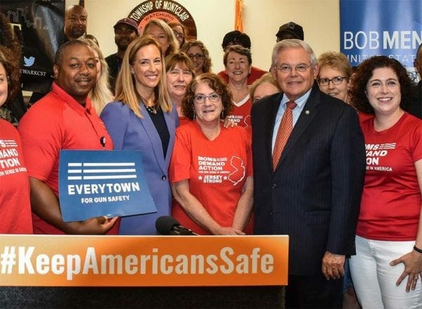 NJ Senator Bob Menendez Poses with EveryTown and Moms Demand Action, IMG menendez.senate.gov