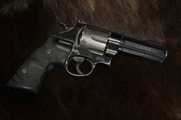 Smith & Wesson 329PD .44 Mag, Great Choice for Defense Against Bears