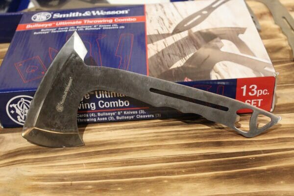 Smith & Wesson Bullseye Ultimate Throwing Combo: Bullseye Axe