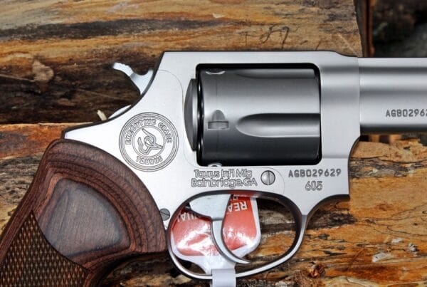 Taurus Executive 605 - right engraving