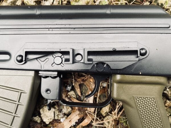 Traditional side rail for an optic mount