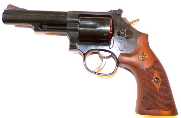 S&W-Classic-19-gun-left