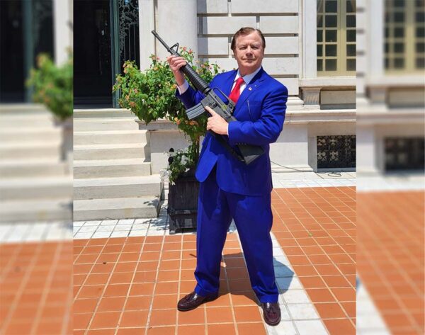 Mark McCloskey Retrieves his AR-15 from St Louis Police